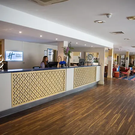Holiday Inn Express Royal Docks By Ihg-2